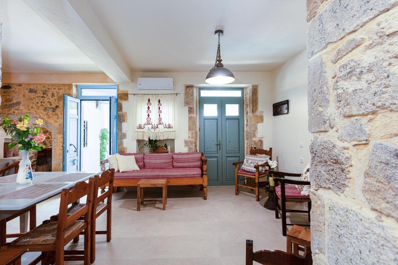 Villa Aprinia Karé Kültér fotó